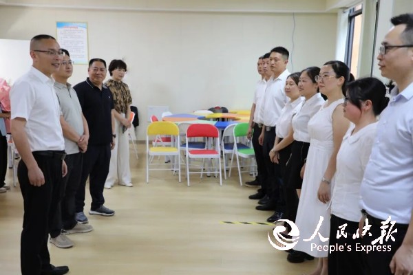 领导关怀鼓干劲  同心护航战高考——···